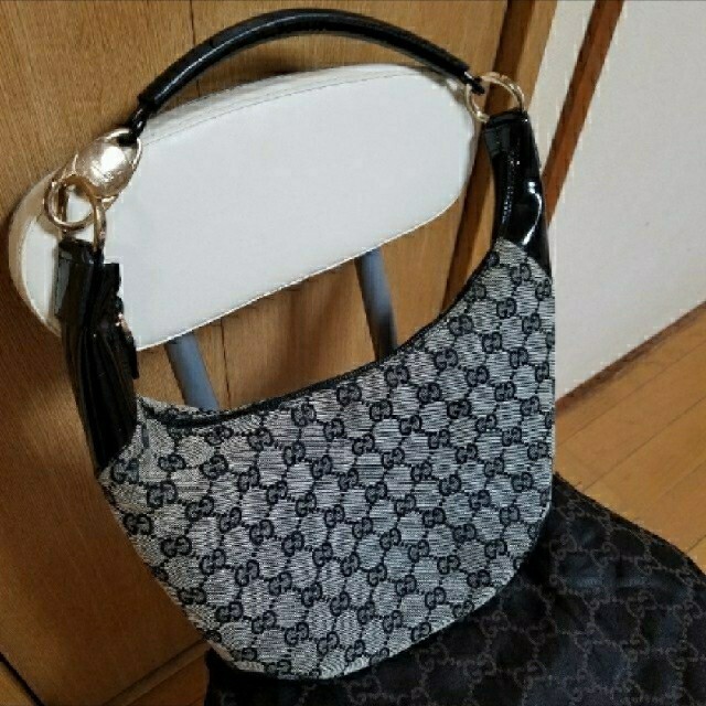 LOUIS VUITTON(ルイヴィトン)のヴィトンフラワーホーボー&GUCCIショルダー レディースのバッグ(ショルダーバッグ)の商品写真