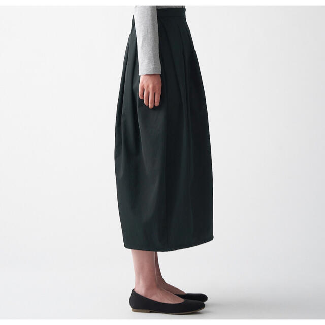MUJI (無印良品)(ムジルシリョウヒン)の無印　今期　撥水ストレッチチノバルーンスカート 婦人S 黒 レディースのスカート(ロングスカート)の商品写真