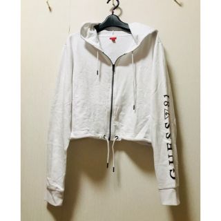 ゲス(GUESS)のGuess ショート丈パーカー♡M又はXL！(パーカー)