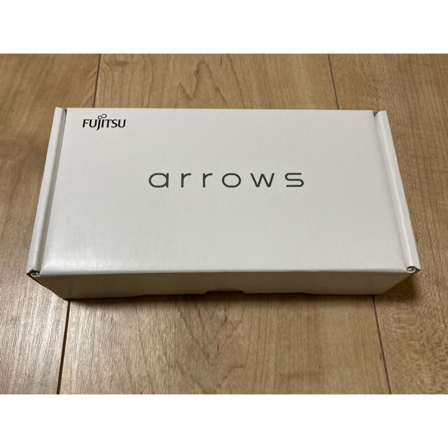 arrows(アローズ)のarrows RX ゴールド 32 GB simフリー スマホ/家電/カメラのスマートフォン/携帯電話(スマートフォン本体)の商品写真