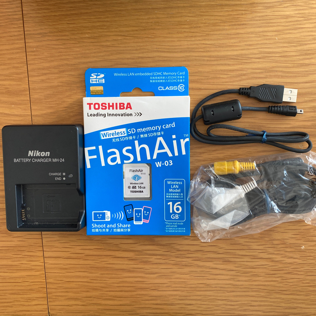 【再値下げしました】Nikon 一眼レフカメラ&望遠レンズ(ショルダーバック付) 【再値下げしました】Nikon 一眼レフカメラ&望遠レンズ(ショルダーバック付)