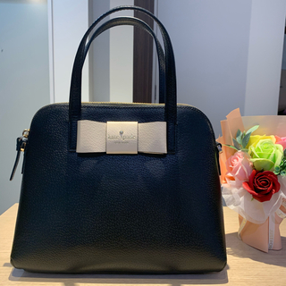 ケイトスペードニューヨーク(kate spade new york)の★kate spade ショルダーバッグ★ 白　黒　リボン(ハンドバッグ)