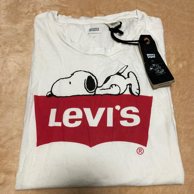 Levi's(リーバイス)の【新品】LEVI'S×PEANUTS スヌーピーTシャツ 半袖 M レディースのトップス(Tシャツ(半袖/袖なし))の商品写真