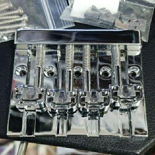 Hipshot kickass bass bridge 4弦　ステンレスサドル付(パーツ)