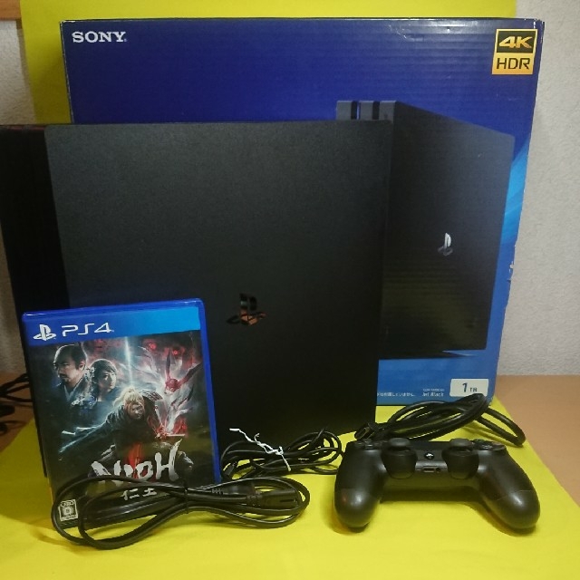 PlayStation4(プレイステーション4)のPS4 Pro 1TB CUH‐7200 ジェットブラック エンタメ/ホビーのゲームソフト/ゲーム機本体(家庭用ゲーム機本体)の商品写真