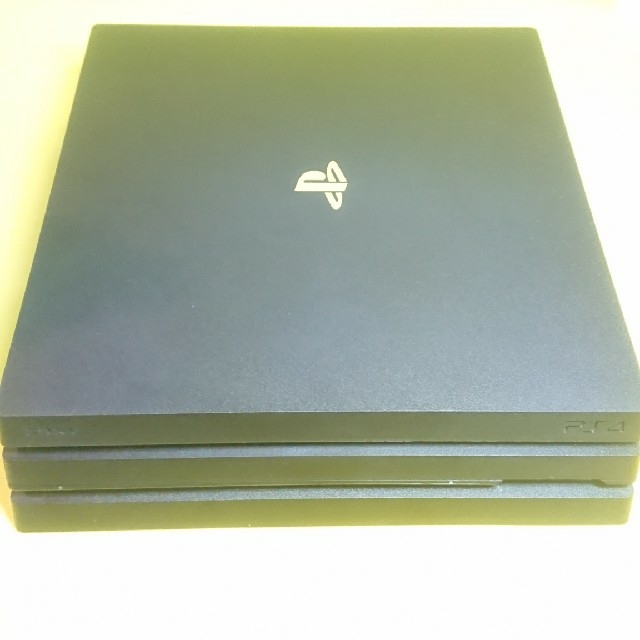 PlayStation4(プレイステーション4)のPS4 Pro 1TB CUH‐7200 ジェットブラック エンタメ/ホビーのゲームソフト/ゲーム機本体(家庭用ゲーム機本体)の商品写真