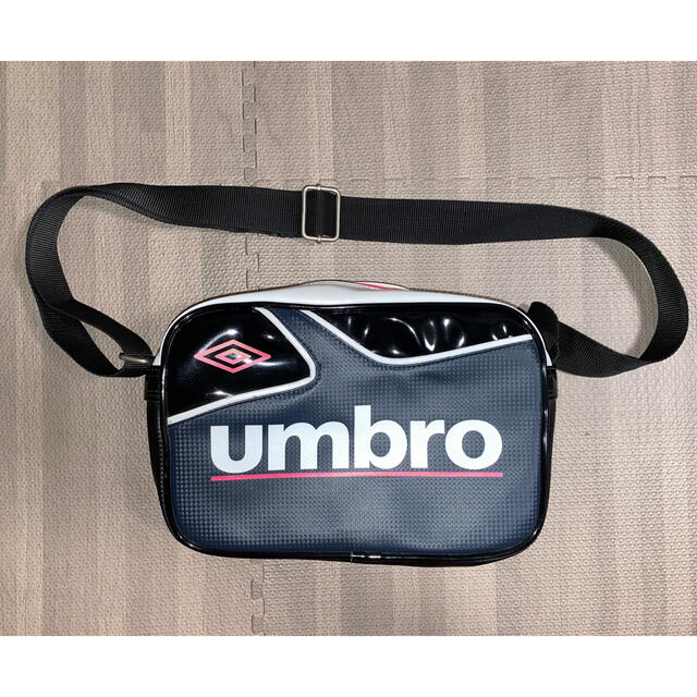 umbro エナメルバッグ ショルダーバッグ レディースのバッグ(ショルダーバッグ)の商品写真