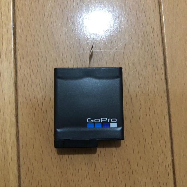 GoPro(ゴープロ)のGoPro hero 5.6.7. 純正バッテリー一個 スマホ/家電/カメラのスマートフォン/携帯電話(バッテリー/充電器)の商品写真