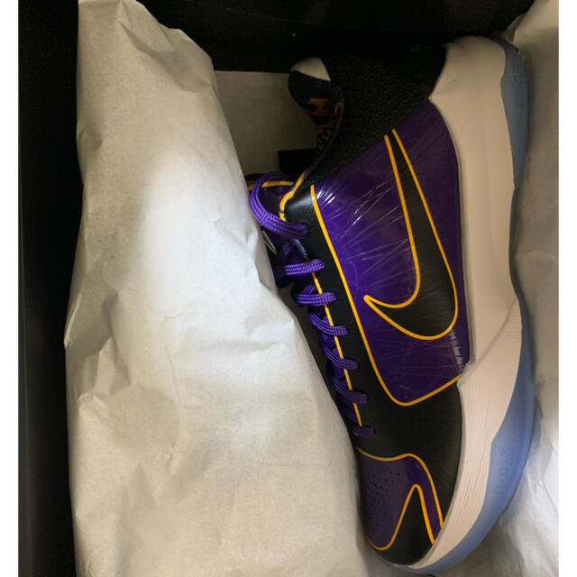 NIKE(ナイキ)のNIKE KOBE 5 PROTRO “LAKERS” 新品未使用タグ付き メンズの靴/シューズ(スニーカー)の商品写真