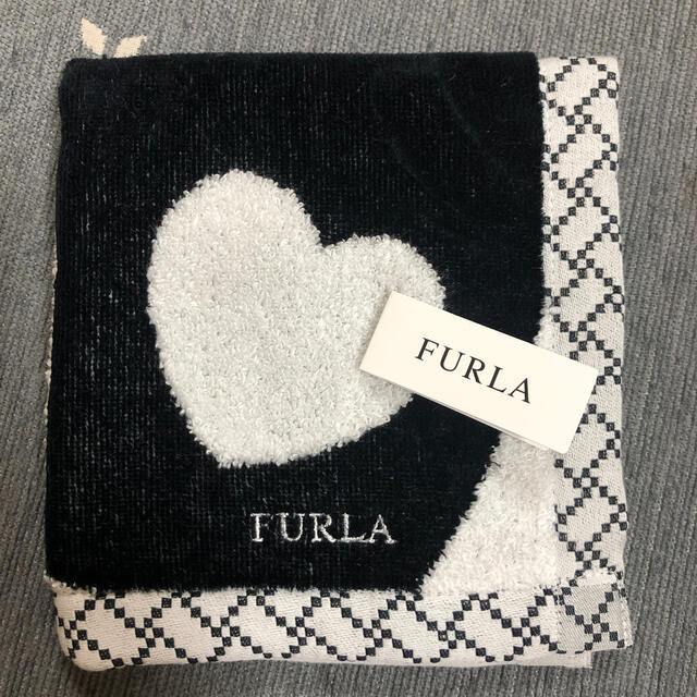 Furla(フルラ)のタオルハンカチ レディースのファッション小物(ハンカチ)の商品写真