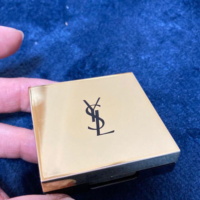 Yves Saint Laurent Beaute(イヴサンローランボーテ)のサンローラン　シークインクラッシュ　ゴールド コスメ/美容のベースメイク/化粧品(アイシャドウ)の商品写真