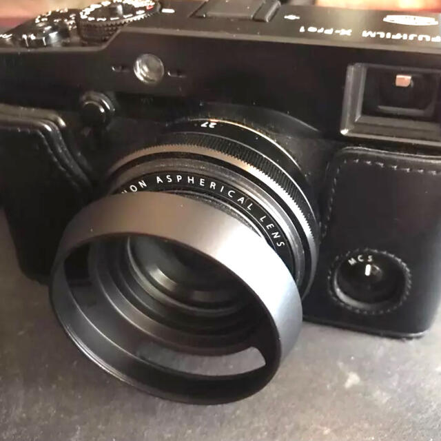匿名配送■ライカ風 レンズフード49mm+レンズキャップ+ 落下防止 ストラップ スマホ/家電/カメラのカメラ(その他)の商品写真