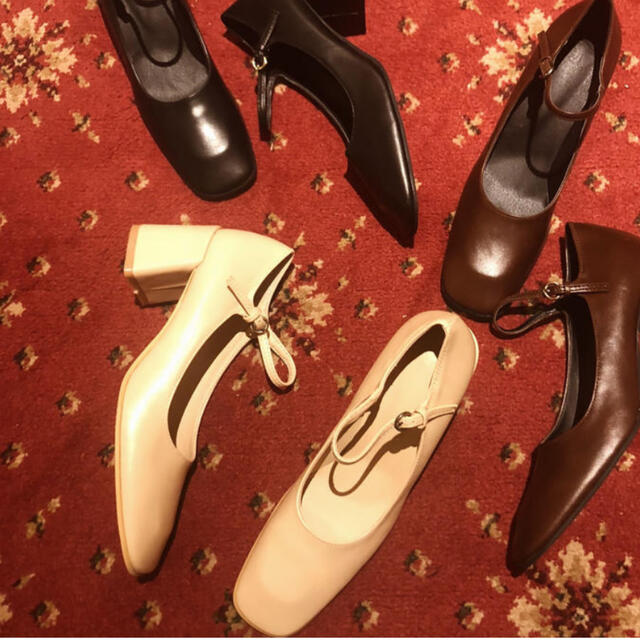 Lochie(ロキエ)のepine square toe pumps / beige レディースの靴/シューズ(ハイヒール/パンプス)の商品写真