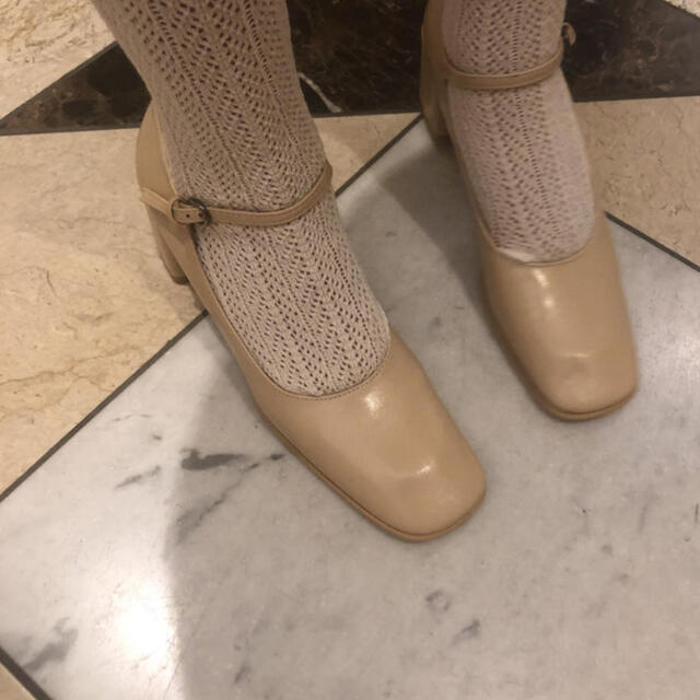 Lochie(ロキエ)のepine square toe pumps / beige レディースの靴/シューズ(ハイヒール/パンプス)の商品写真