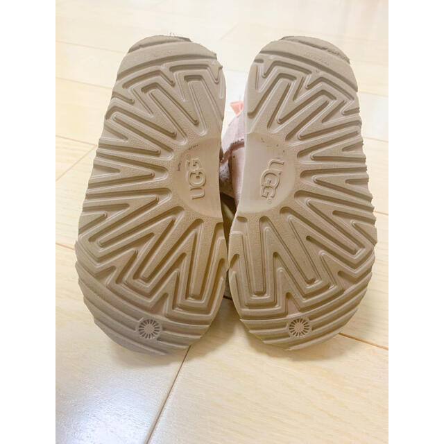 UGG(アグ)のUGG♡キッズ ブーツ♡17.5cm♡薄ピンク キッズ/ベビー/マタニティのキッズ靴/シューズ(15cm~)(ブーツ)の商品写真