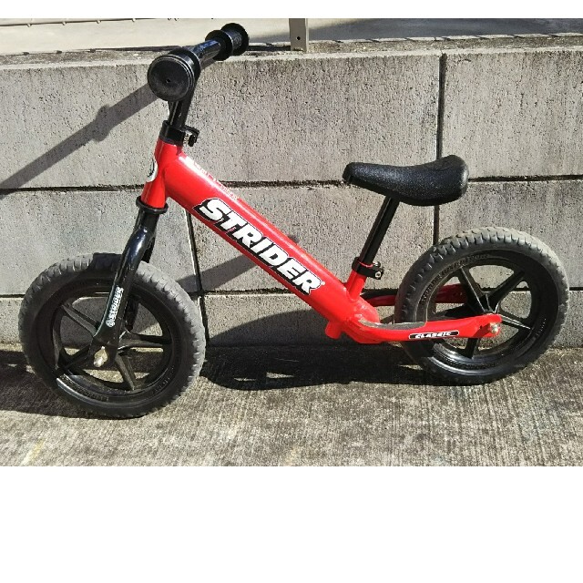 STRIDA(ストライダ)のsnoopy様中古 ストライダー 赤 キッズ/ベビー/マタニティの外出/移動用品(自転車)の商品写真