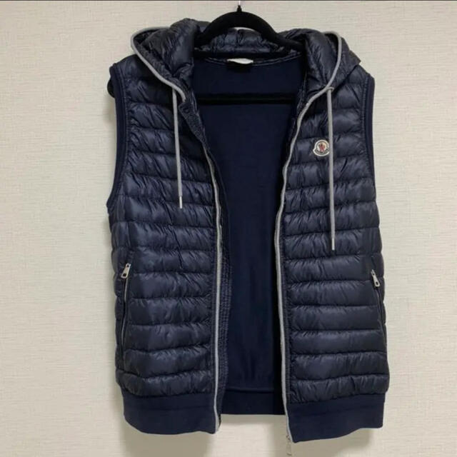 MONCLER(モンクレール)の【訳あり】モンクレール  ダウンベスト メンズのジャケット/アウター(ダウンベスト)の商品写真