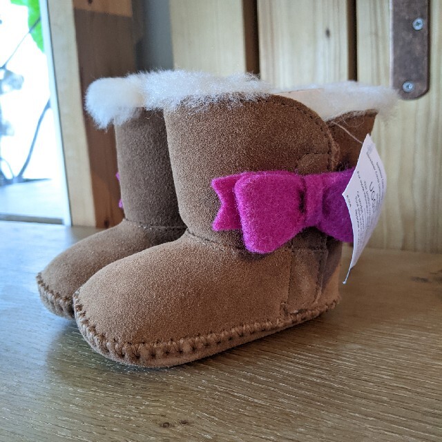 UGG(アグ)のUGG ベビーブーツ 新品 キッズ/ベビー/マタニティのベビー靴/シューズ(~14cm)(ブーツ)の商品写真