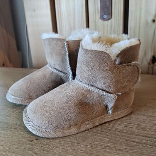 アグ(UGG)の新品 emu 本革 ベビーブーツ ムートンブーツ 12month出産祝い 箱あり(ブーツ)