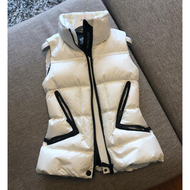 MONCLER(モンクレール)の専用になります。　 レディースのジャケット/アウター(ダウンベスト)の商品写真