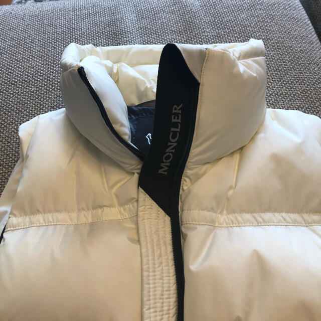 MONCLER(モンクレール)の専用になります。　 レディースのジャケット/アウター(ダウンベスト)の商品写真