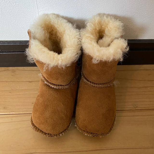 UGG(アグ)のugg ムートンブーツベビー キッズ/ベビー/マタニティのベビー靴/シューズ(~14cm)(ブーツ)の商品写真