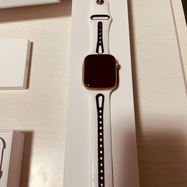 Apple Watch5 44m GOLD aluminium GPSモデル