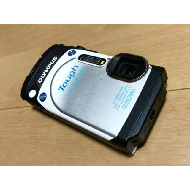 OLYMPUS(オリンパス)のOLYMPUS オリンパス TG870 WHITE スマホ/家電/カメラのカメラ(コンパクトデジタルカメラ)の商品写真