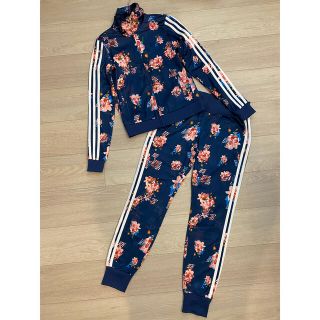 adidas 花柄ジャージセットアップ