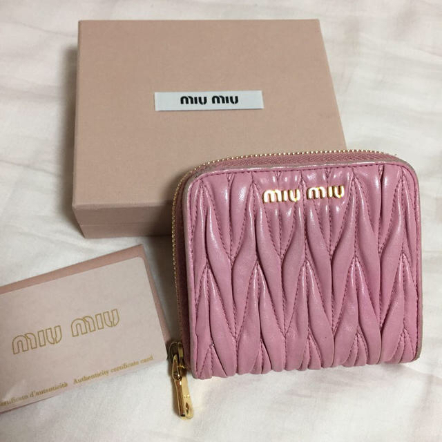 miumiu(ミュウミュウ)のmiumiu♡折り財布 レディースのファッション小物(財布)の商品写真