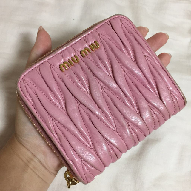 miumiu(ミュウミュウ)のmiumiu♡折り財布 レディースのファッション小物(財布)の商品写真