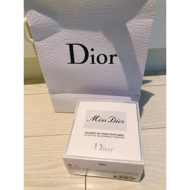 Dior(ディオール)の限定品ミス ディオール ブルーミングボディーパウダー16g コスメ/美容のボディケア(ボディパウダー)の商品写真