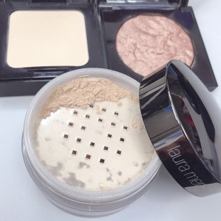 ローラメルシエ(laura mercier)のローラメルシェイルミネーターパウダーグロウプレストパウダー3点セット(ファンデーション)