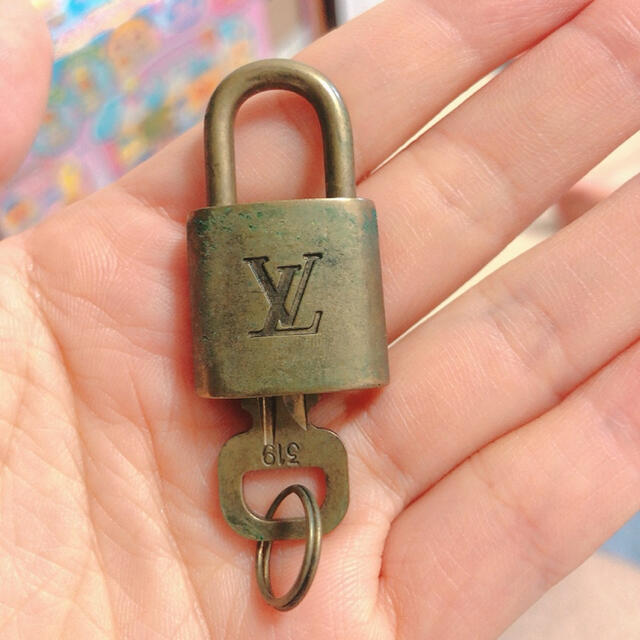 LV キー　鍵 レディースのファッション小物(キーホルダー)の商品写真