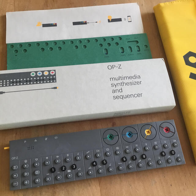 Teenage Engineering OP-Z シンセサイザー シーケンサー ティーンエイジ エンジニアリング 鍵盤楽器、ピアノ