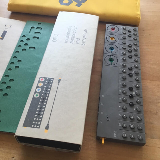 Teenage Engineering Op-Z シンセサイザー