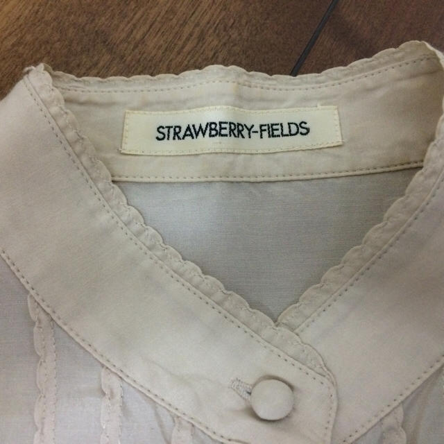 STRAWBERRY-FIELDS(ストロベリーフィールズ)のノースリーブシャツ レディースのトップス(シャツ/ブラウス(半袖/袖なし))の商品写真