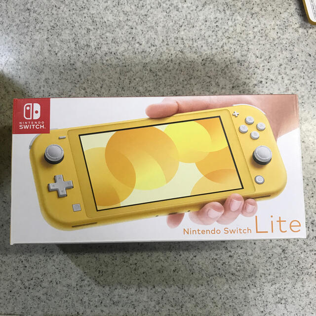 Switch Lite イエロー 証明書有り カバー付き