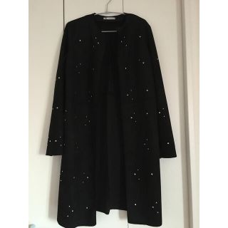 ザラ(ZARA)のおZARAフェイクスエードコート　黒　シルバースタッズ(ロングコート)