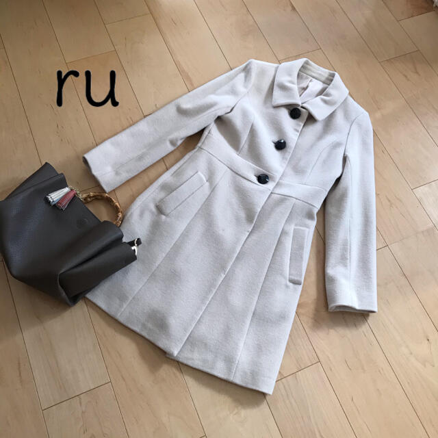 RU(アールユー)のru  くるみボタンロングコート【Sサイズ】 レディースのジャケット/アウター(ロングコート)の商品写真