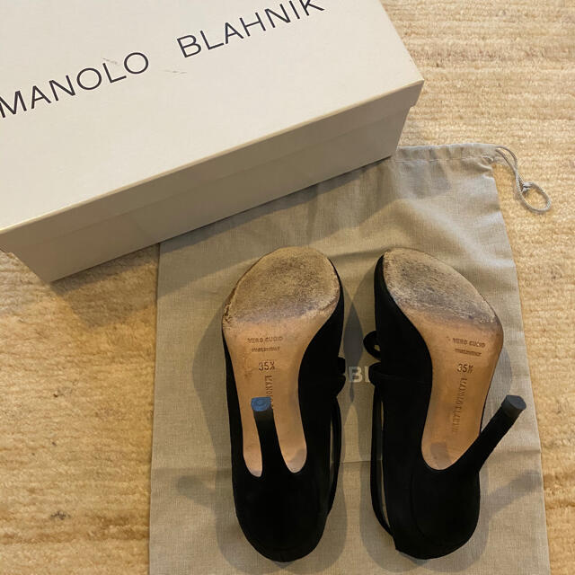 MANOLO BLAHNIK(マノロブラニク)のマノロ・ブラニク　黒スウェード　パンプス レディースの靴/シューズ(ハイヒール/パンプス)の商品写真