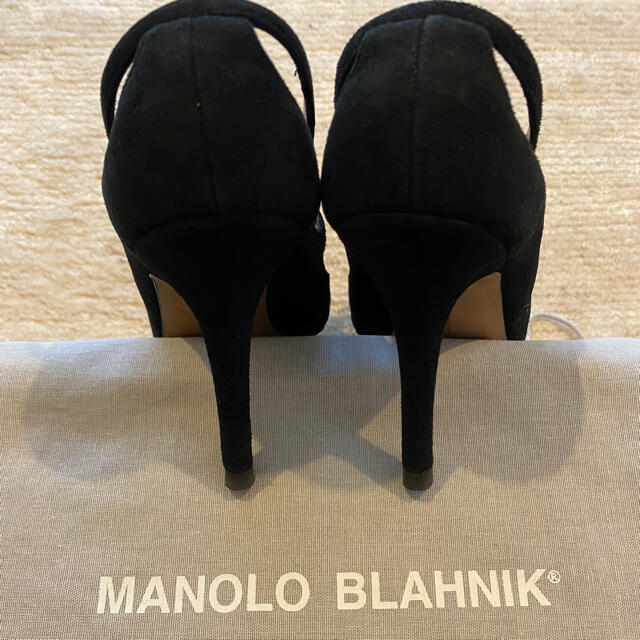 MANOLO BLAHNIK(マノロブラニク)のマノロ・ブラニク　黒スウェード　パンプス レディースの靴/シューズ(ハイヒール/パンプス)の商品写真