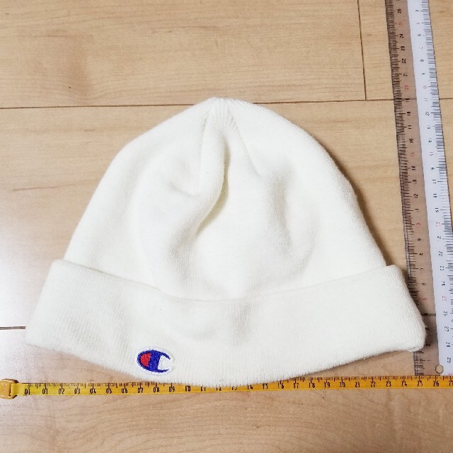 Champion(チャンピオン)のchampion 白　ニット帽 レディースの帽子(ニット帽/ビーニー)の商品写真