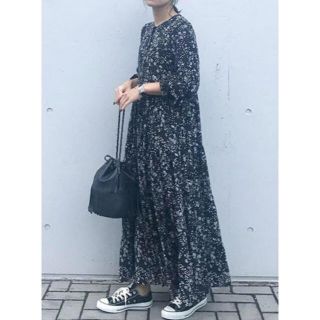 ザラ(ZARA)の【美品】ZARA フラワー柄ワンピース(ロングワンピース/マキシワンピース)