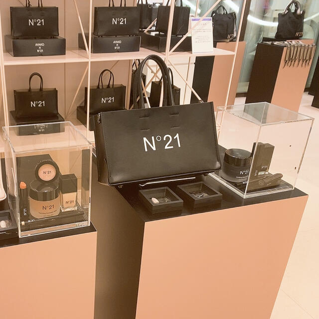 N°21(ヌメロヴェントゥーノ)のN˚21 コスメセット レディースのバッグ(ハンドバッグ)の商品写真