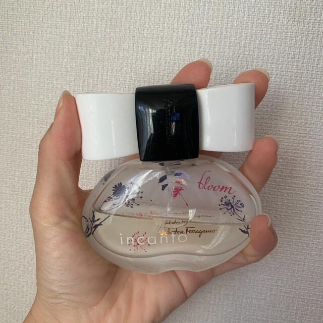 Salvatore Ferragamo(サルヴァトーレフェラガモ)のフェラガモ インカントブルームオードトワレ30ml コスメ/美容の香水(香水(女性用))の商品写真