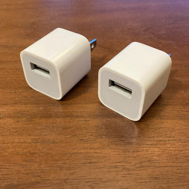 Apple(アップル)のiPhone純正acアダプタ　2個セット　使用品　USB コンセント スマホ/家電/カメラの生活家電(変圧器/アダプター)の商品写真