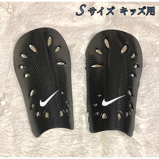 NIKE(ナイキ)のキッズ用レガース　NIKE スポーツ/アウトドアのサッカー/フットサル(その他)の商品写真