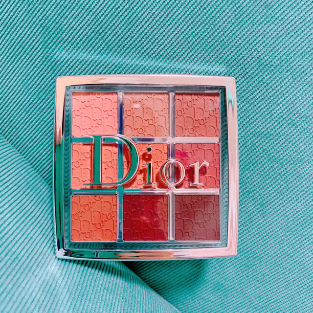 8日には削除！Dior バックステージ　リップパレット　001