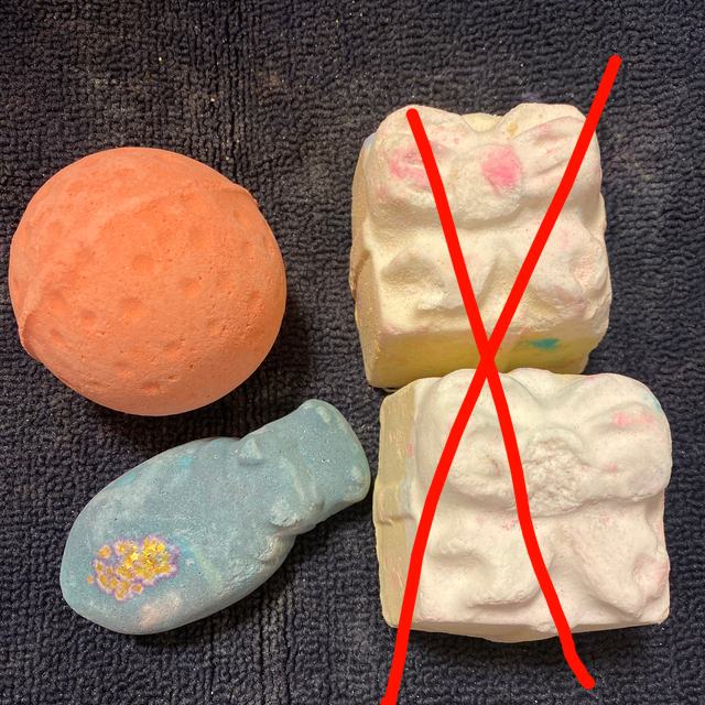 LUSH(ラッシュ)の専用！ LUSH 訳あり バスボムセット コスメ/美容のボディケア(入浴剤/バスソルト)の商品写真